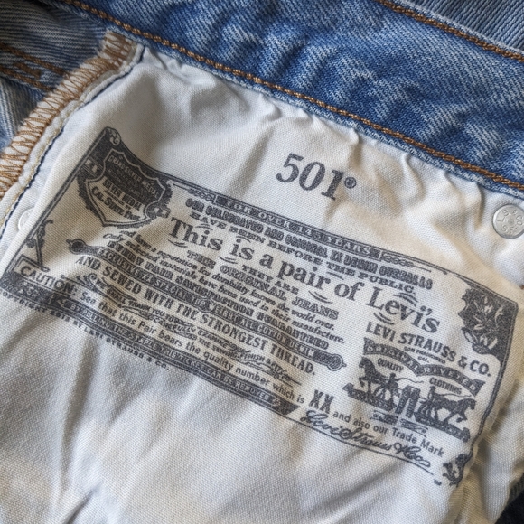 Levi's 501 Distressed Light Wash Cropped Jean High Waisted - Picture 7 of 13